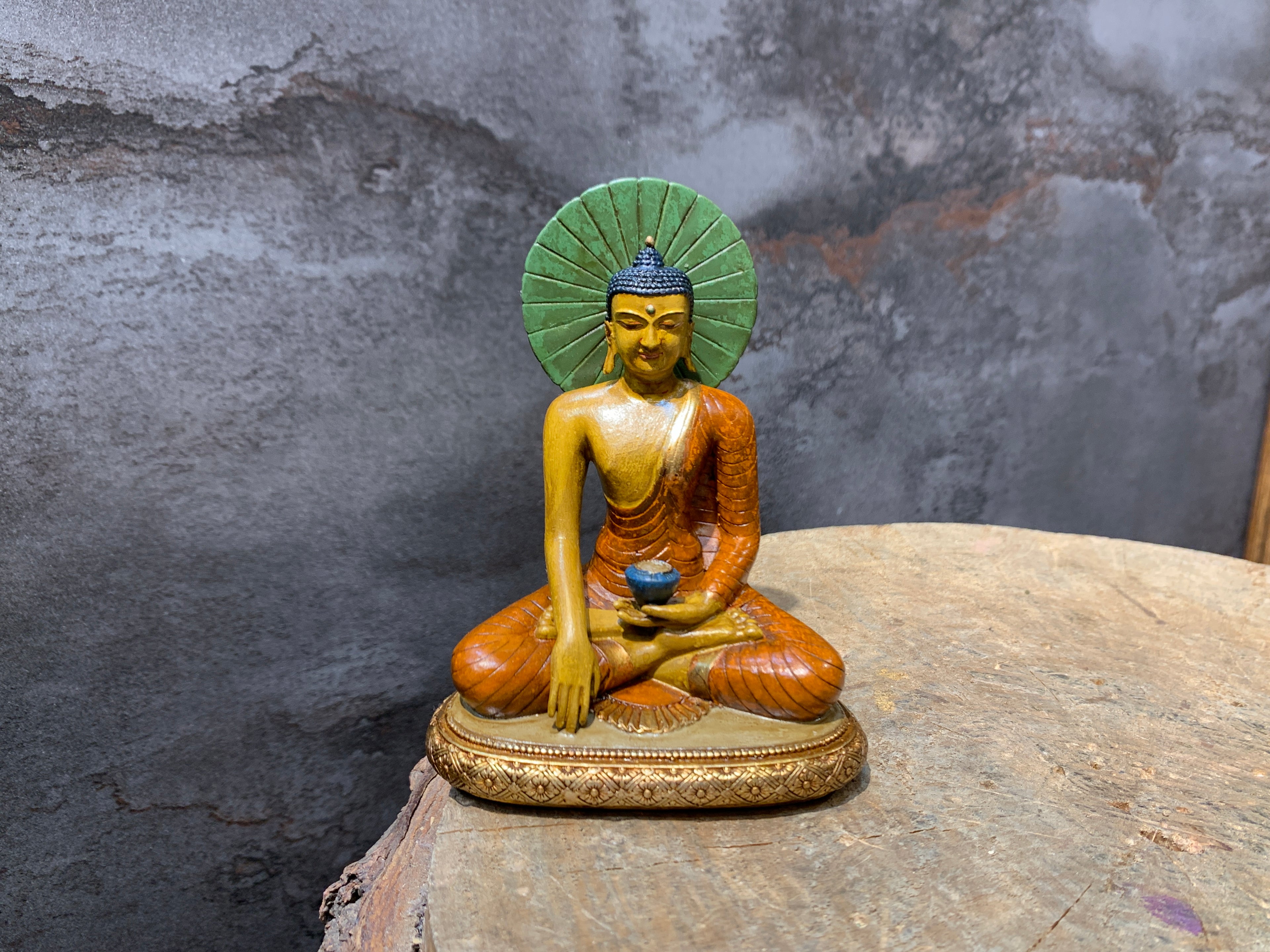 Hand crafted Bodhigaya style buddha shakyamuni statue. replica statue of mahabodhi tample. colorful buddha.