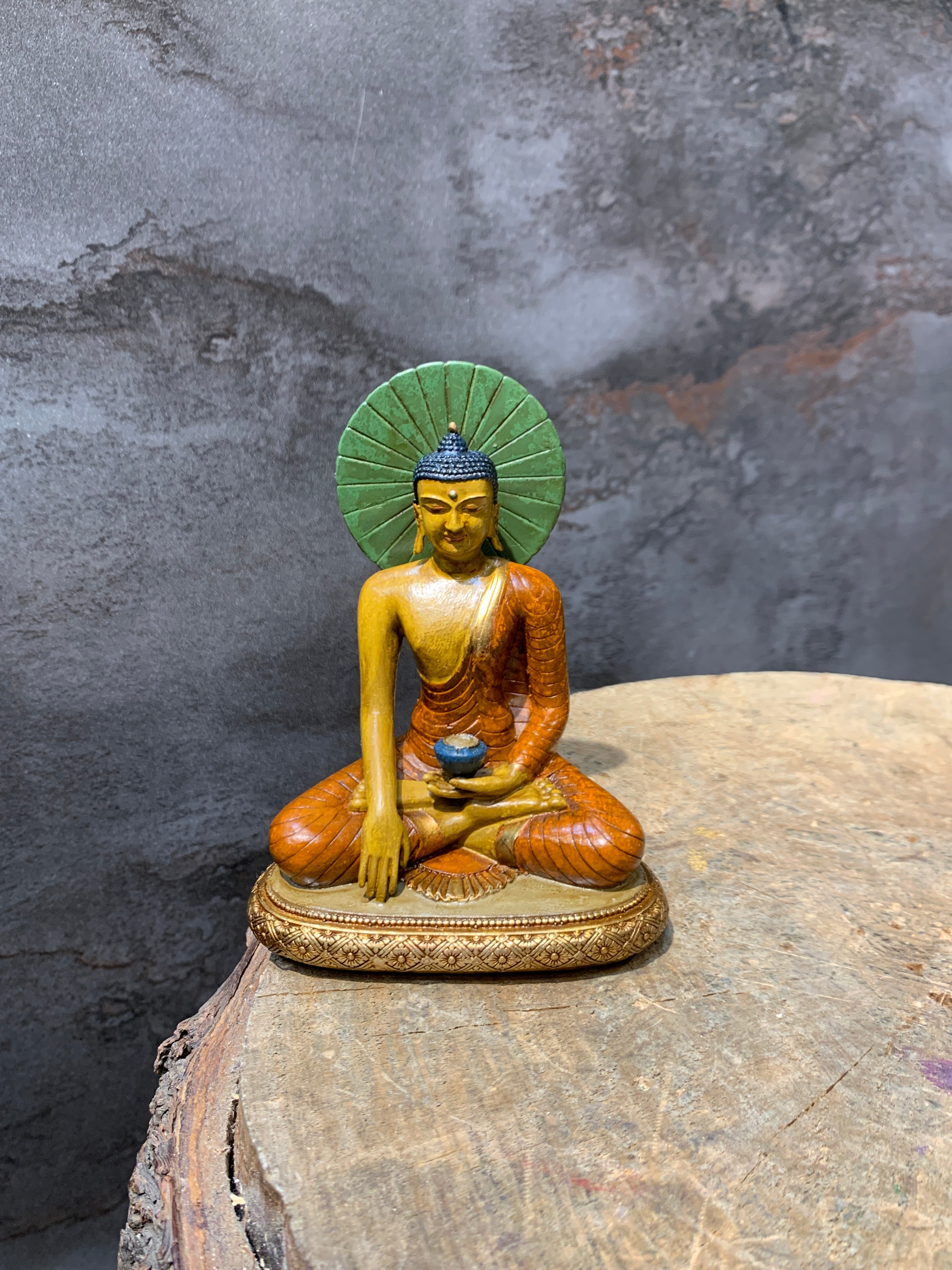 Hand crafted Bodhigaya style buddha shakyamuni statue. replica statue of mahabodhi tample. colorful buddha.
