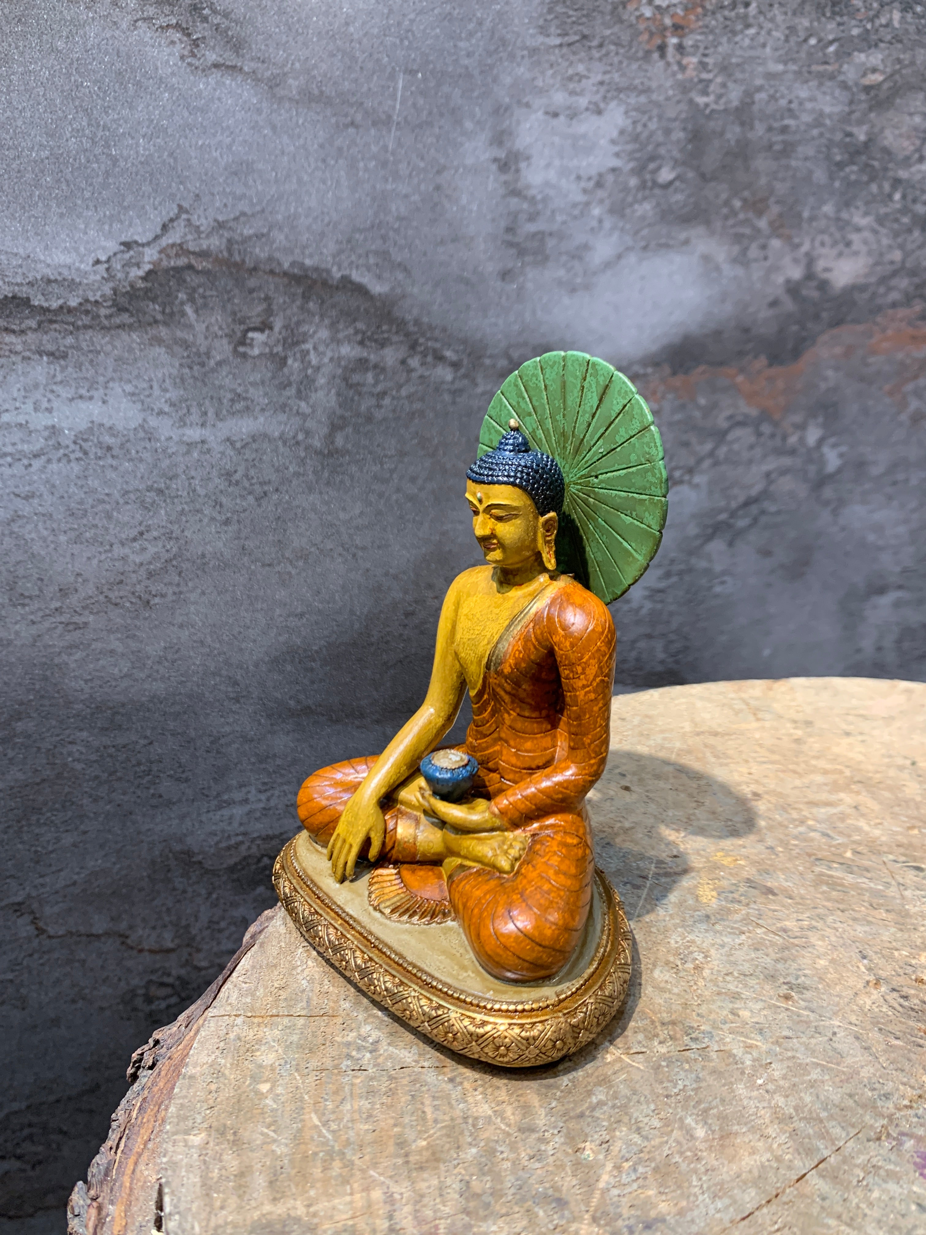 Hand crafted Bodhigaya style buddha shakyamuni statue. replica statue of mahabodhi tample. colorful buddha.