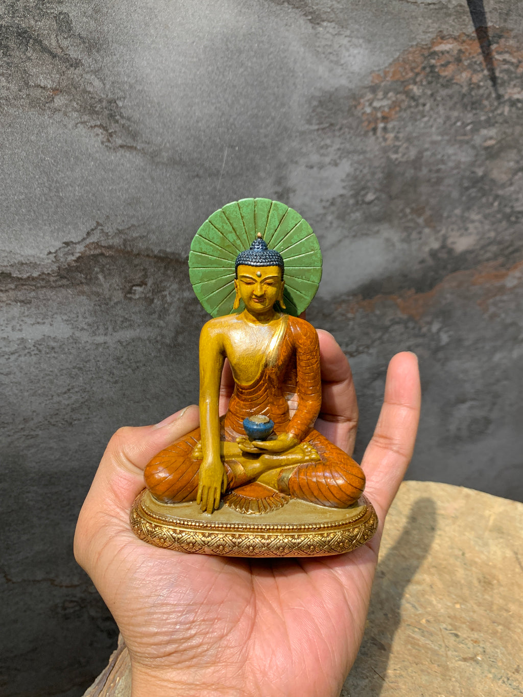 Hand crafted Bodhigaya style buddha shakyamuni statue. replica statue of mahabodhi tample. colorful buddha.