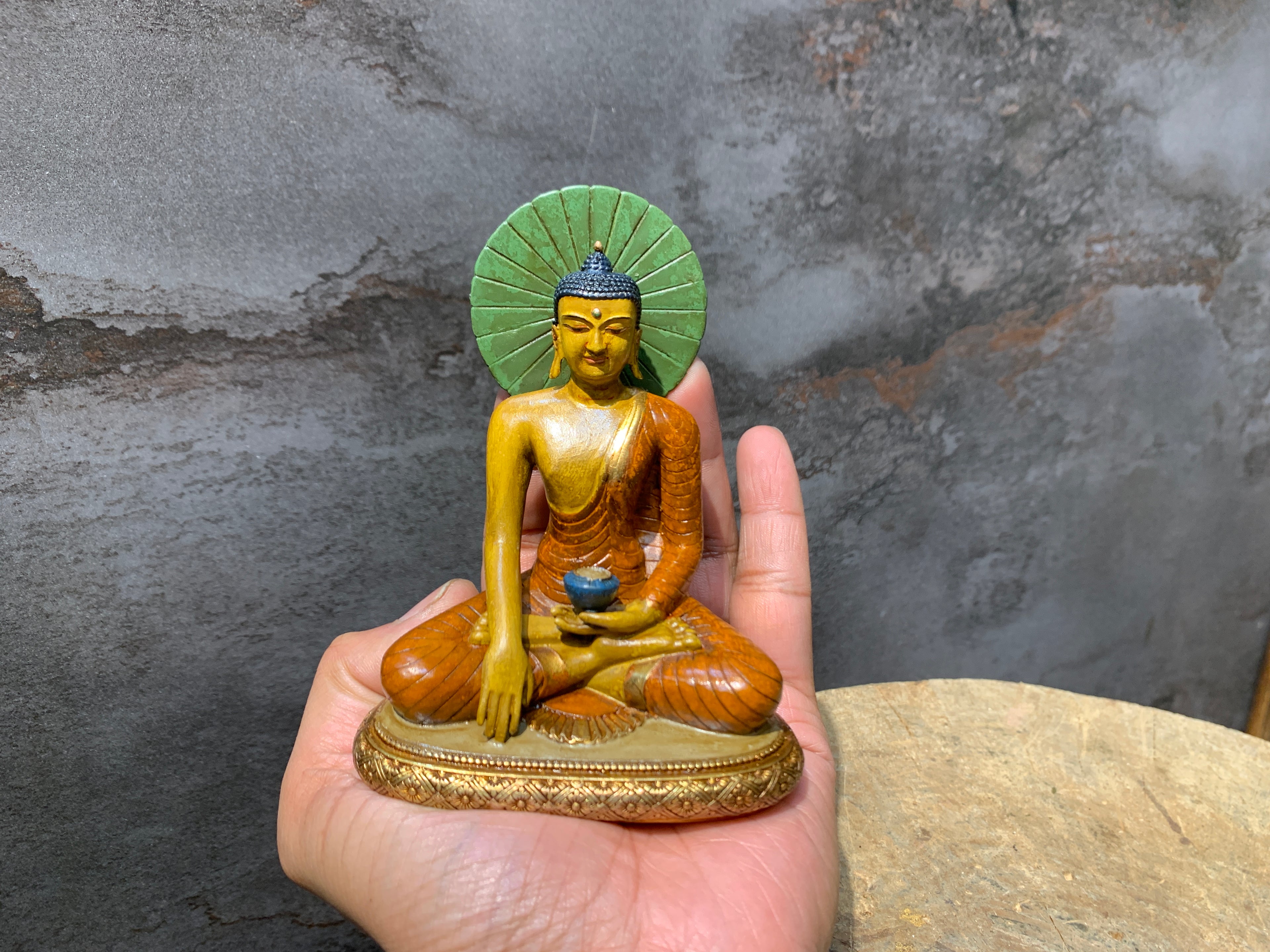 Hand crafted Bodhigaya style buddha shakyamuni statue. replica statue of mahabodhi tample. colorful buddha.